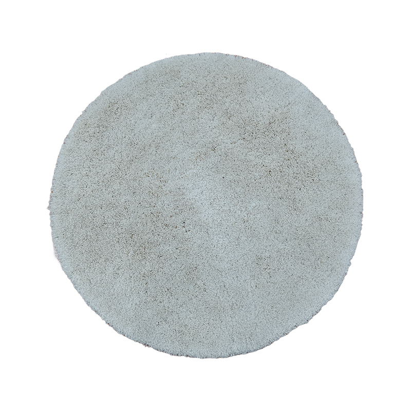 How does the edge reinforcement design of solid color carpet prevent unraveling after long-term use?